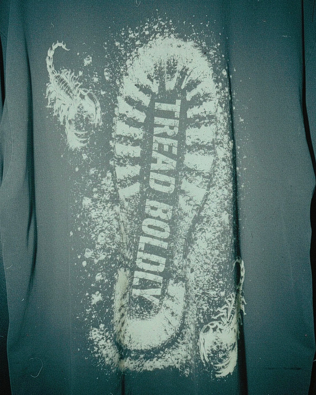 TREAD BODLY TEE - VINTAGE GRAY